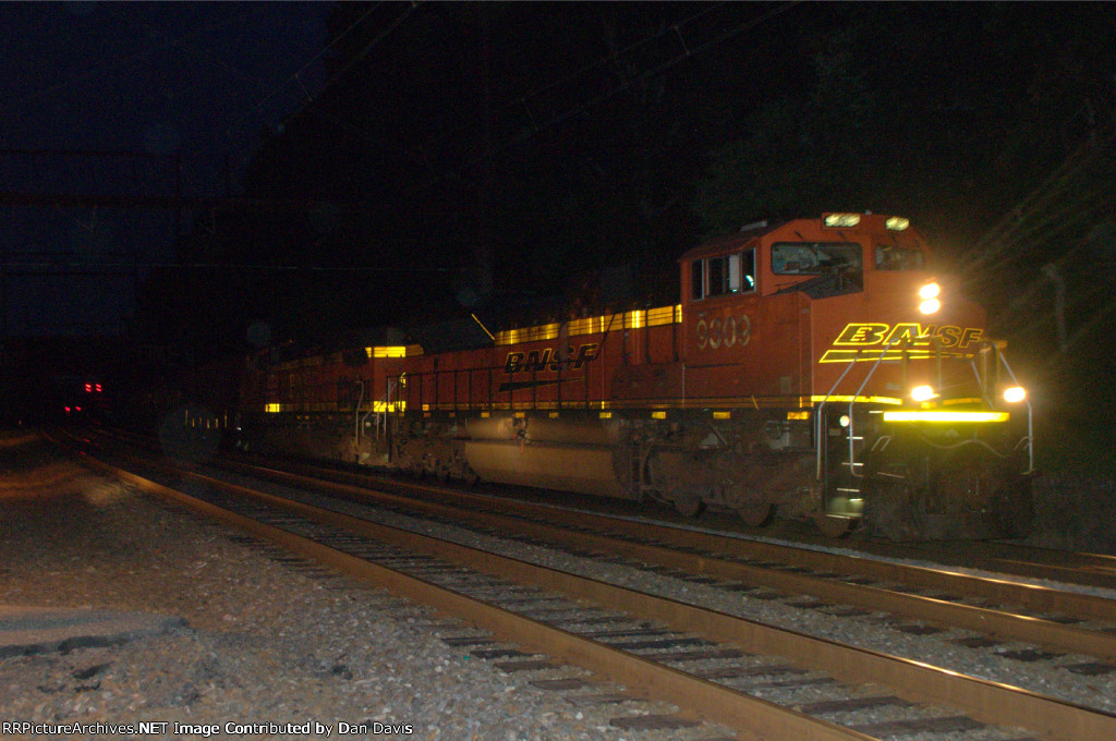 BNSF SD70ACe 9309 leads K042